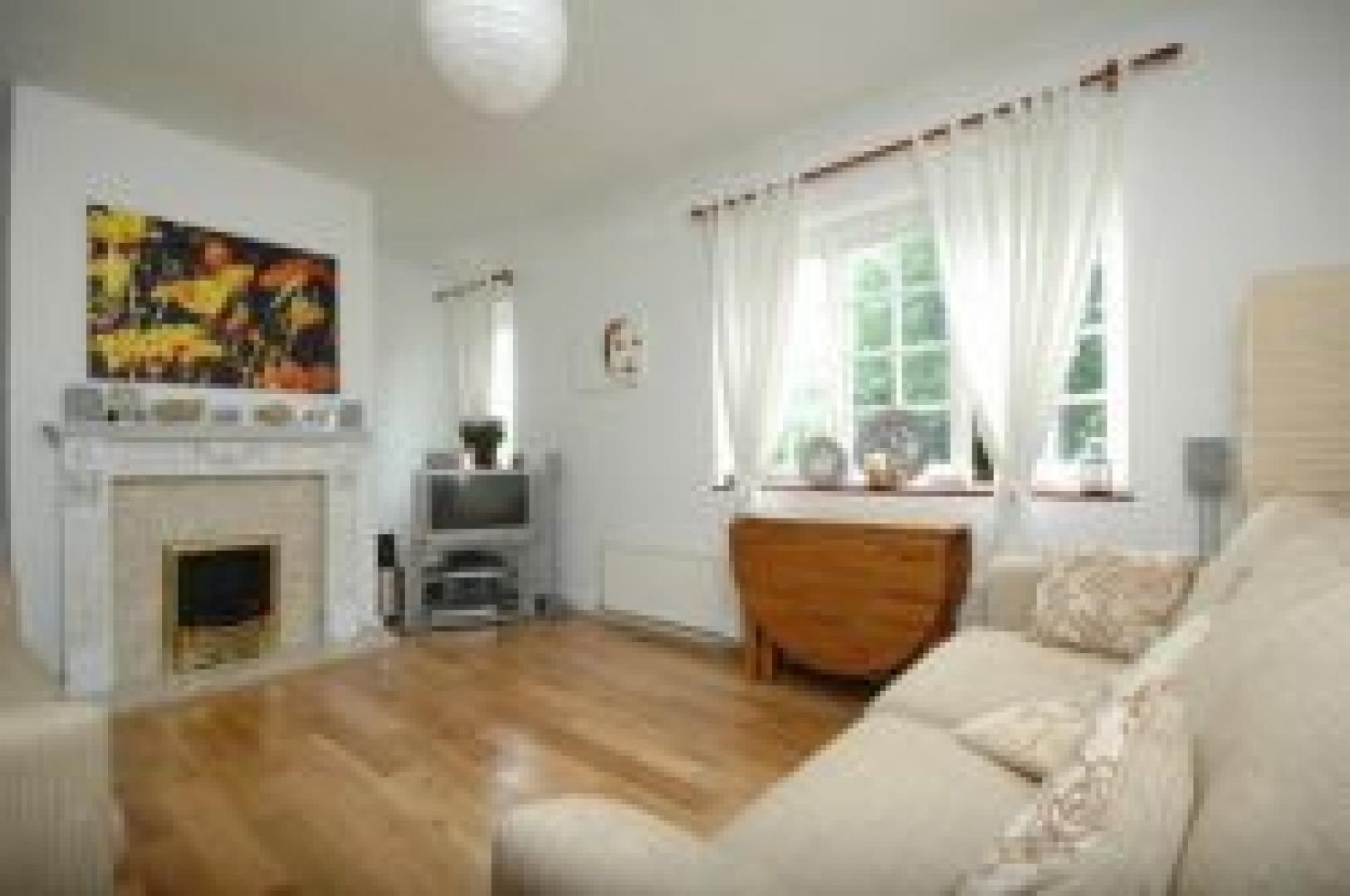 			Great For School Catchment, 2 Bedroom, 1 bath, 1 reception Flat			 Falloden Way, HAMPSTEAD GARDEN SUBURB NW11